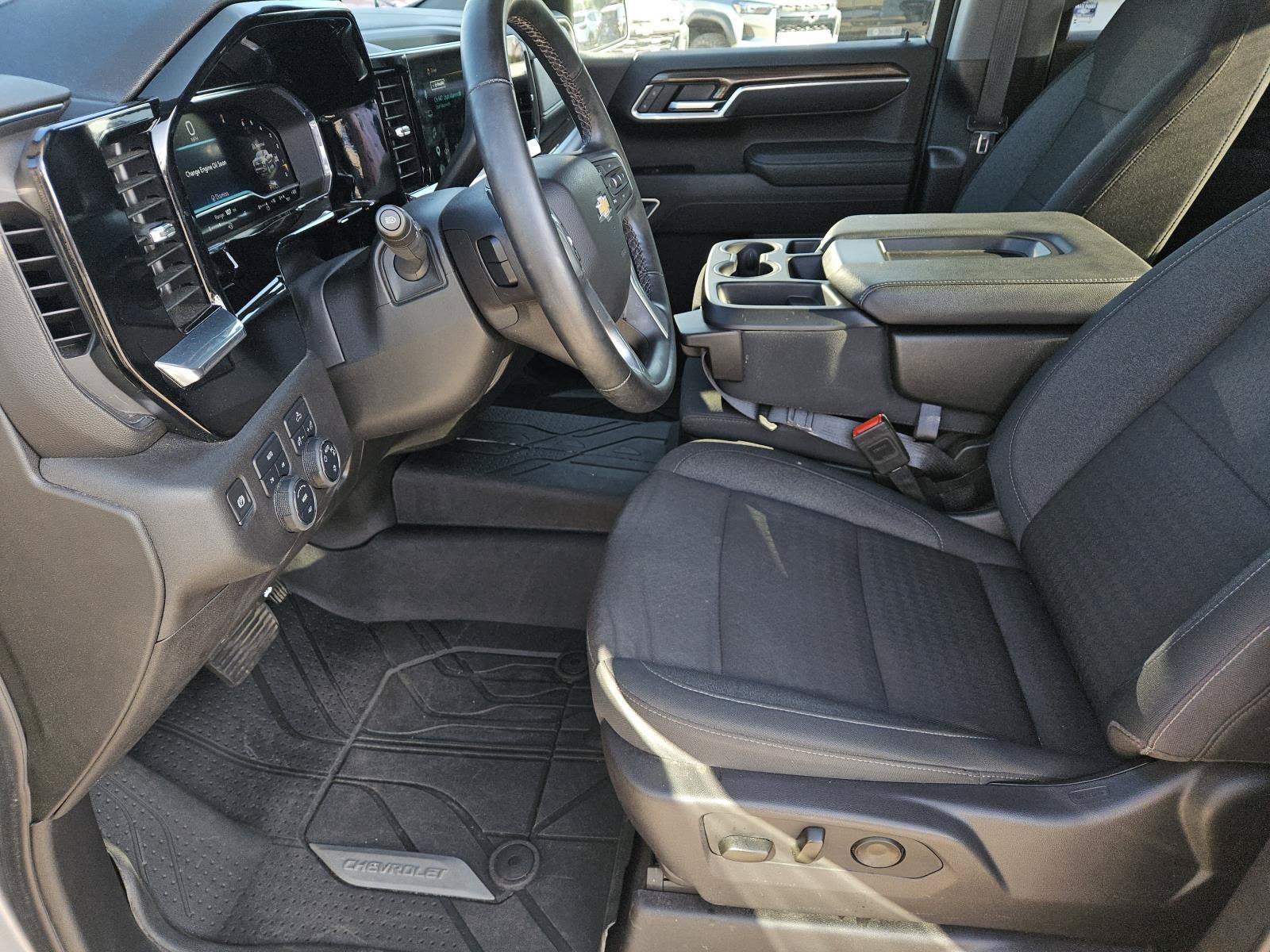 2025 Chevrolet Silverado 1500 LT (2FL)